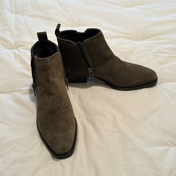 Aquatalia Fantina Dual Zip Bootie Size 6